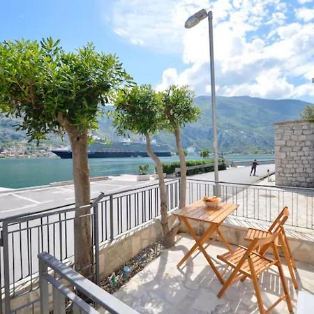 Cosy Front Line Apt With Sea Access At Your Door Step Apartment Kotor Exterior photo