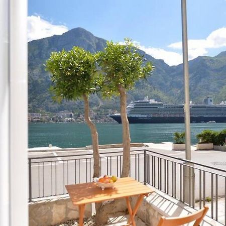 Cosy Front Line Apt With Sea Access At Your Door Step Apartment Kotor Exterior photo