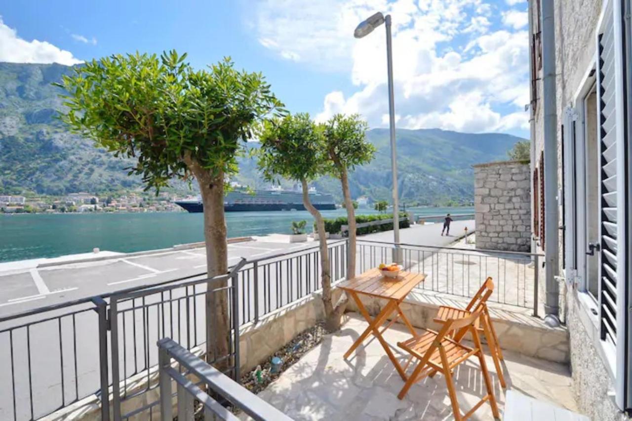 Cosy Front Line Apt With Sea Access At Your Door Step Apartment Kotor Exterior photo