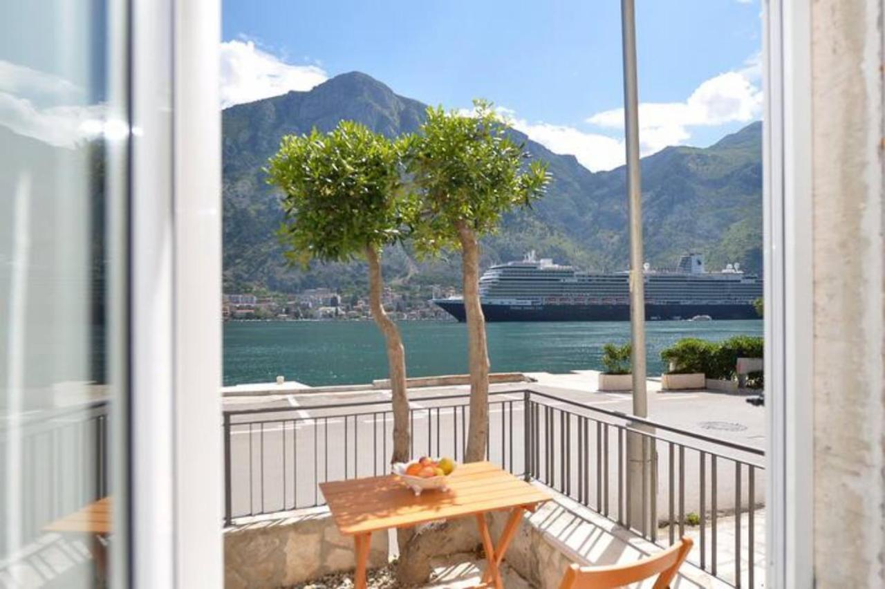 Cosy Front Line Apt With Sea Access At Your Door Step Apartment Kotor Exterior photo